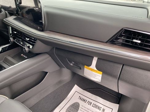 New 2025 Chevrolet Suburban Premier image 41