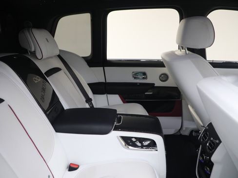Certified 2025 Rolls-Royce Cullinan Black Badge image 22