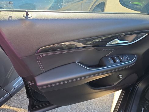 Used 2023 Buick Envision Essence image 6