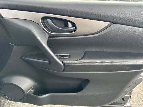 Used 2020 Nissan Rogue Sport S image 22