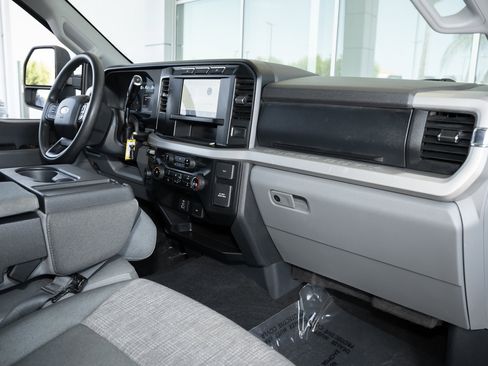 Used 2024 Ford F250 XLT image 43