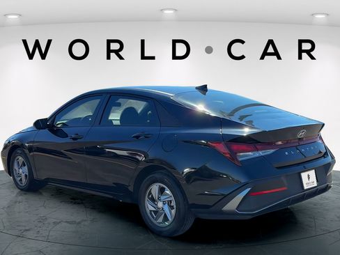 Certified 2025 Hyundai Elantra SE FWD image 5