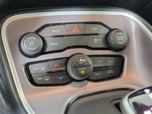 Used 2022 Dodge Challenger SXT RWD image 22