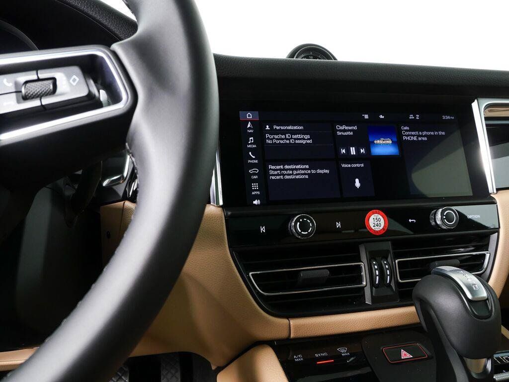 Certified 2026 Porsche Macan AWD/4WD image 12