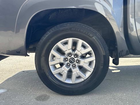 Used 2023 Nissan Frontier SV image 14