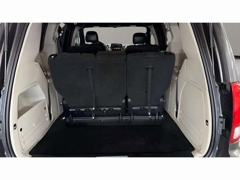 Used 2017 Dodge Grand Caravan SE image 10
