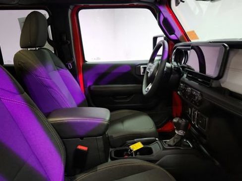 Used 2025 Jeep Wrangler Unlimited Sahara AWD/4WD image 21