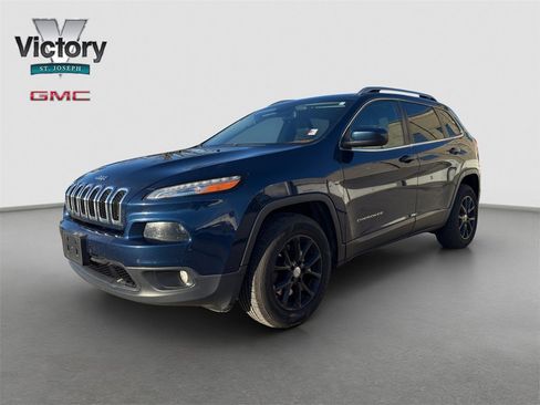 Used 2018 Jeep Cherokee Latitude Plus w/ Cold Weather Group image 4