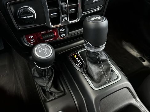 Used 2026 Jeep Wrangler Unlimited Rubicon AWD/4WD image 21