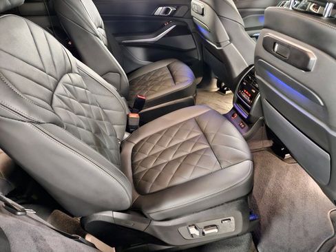 Used 2025 BMW X7 xDrive40i w/ M Sport Package image 19