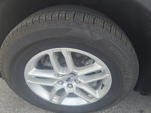 Used 2025 Ford Explorer Active AWD/4WD image 35