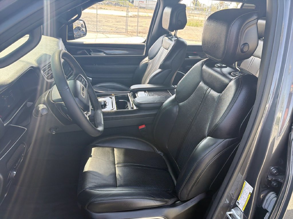 Used 2024 Jeep Wagoneer L 2WD w/ Premium Group I image 14