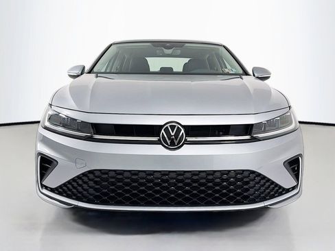 Used 2025 Volkswagen Jetta SEL image 2