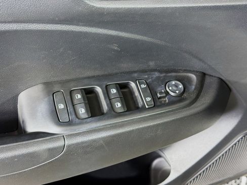 Used 2025 Hyundai Venue SEL FWD image 15