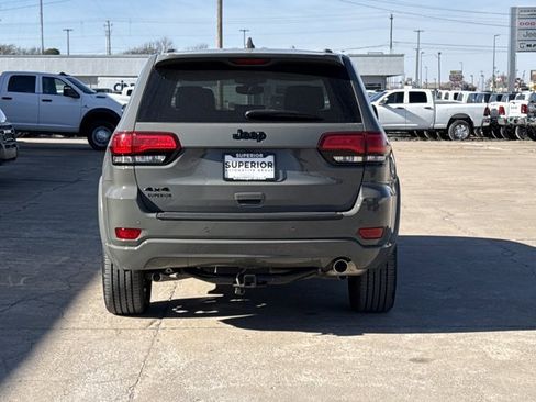 Used 2022 Jeep Grand Cherokee Laredo X image 4