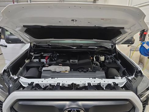 Certified 2025 Toyota Tundra SR5 AWD/4WD image 32