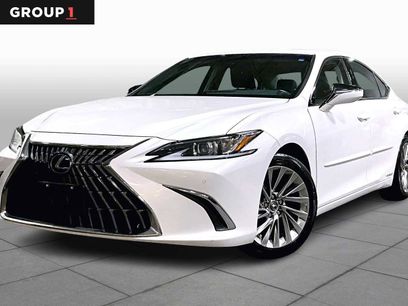 Used 2022 Lexus ES 300h w/ Accessory Package 2