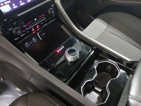 Used 2023 Jeep Grand Cherokee Laredo image 24