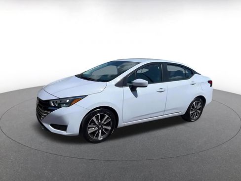 Used 2025 Nissan Versa SV image 8