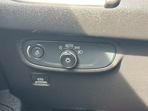 Used 2024 GMC Terrain SLE AWD/4WD image 25