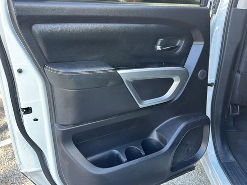 Used 2019 Nissan Titan PRO-4X w/ Pro-4x Convenience Package image 26