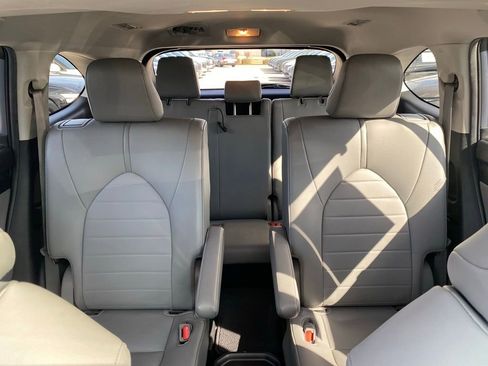Used 2020 Toyota Highlander XLE image 39