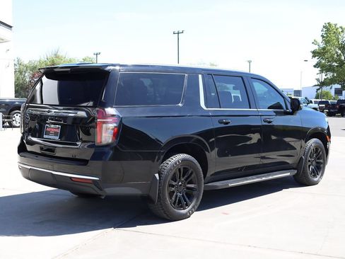 Used 2024 Chevrolet Suburban LT w/ Luxury Package AWD/4WD image 6