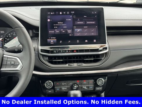 Used 2025 Jeep Compass Latitude w/ Convenience Group AWD/4WD image 16