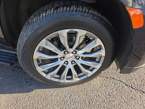 Used 2021 GMC Yukon XL Denali w/ Denali Premium Package image 10