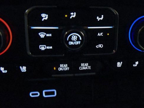 Used 2024 Chevrolet Suburban Premier AWD/4WD image 28