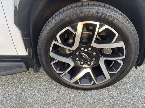 Used 2025 Chevrolet Silverado EV RST image 12