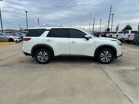 Used 2022 Nissan Pathfinder SL image 4