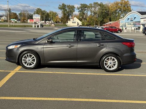 Used 2015 Ford Focus SE image 7