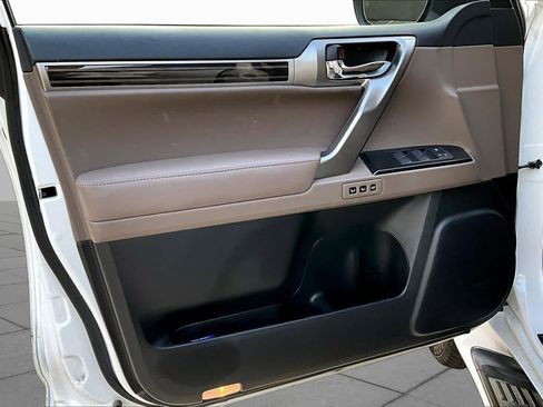 Used 2022 Lexus GX 460 Luxury w/ Sport Design Package AWD/4WD image 22