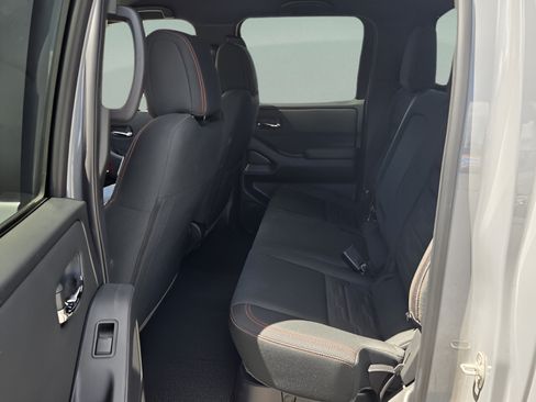 Used 2023 Nissan Frontier PRO-4X w/ Technology Package AWD/4WD image 10
