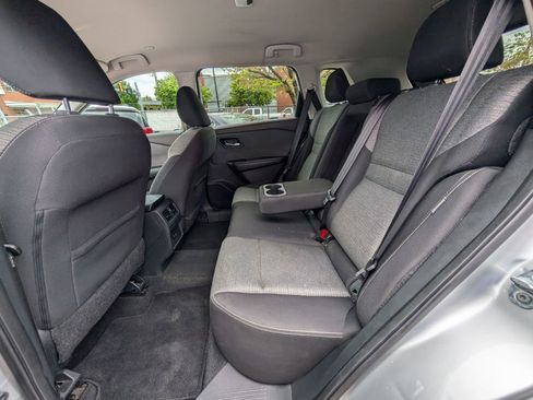 Used 2022 Nissan Rogue SV FWD image 17