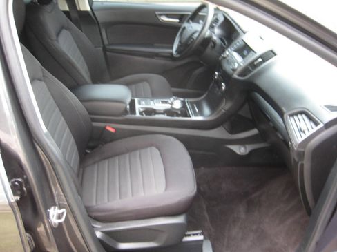 Used 2019 Ford Edge SE image 17