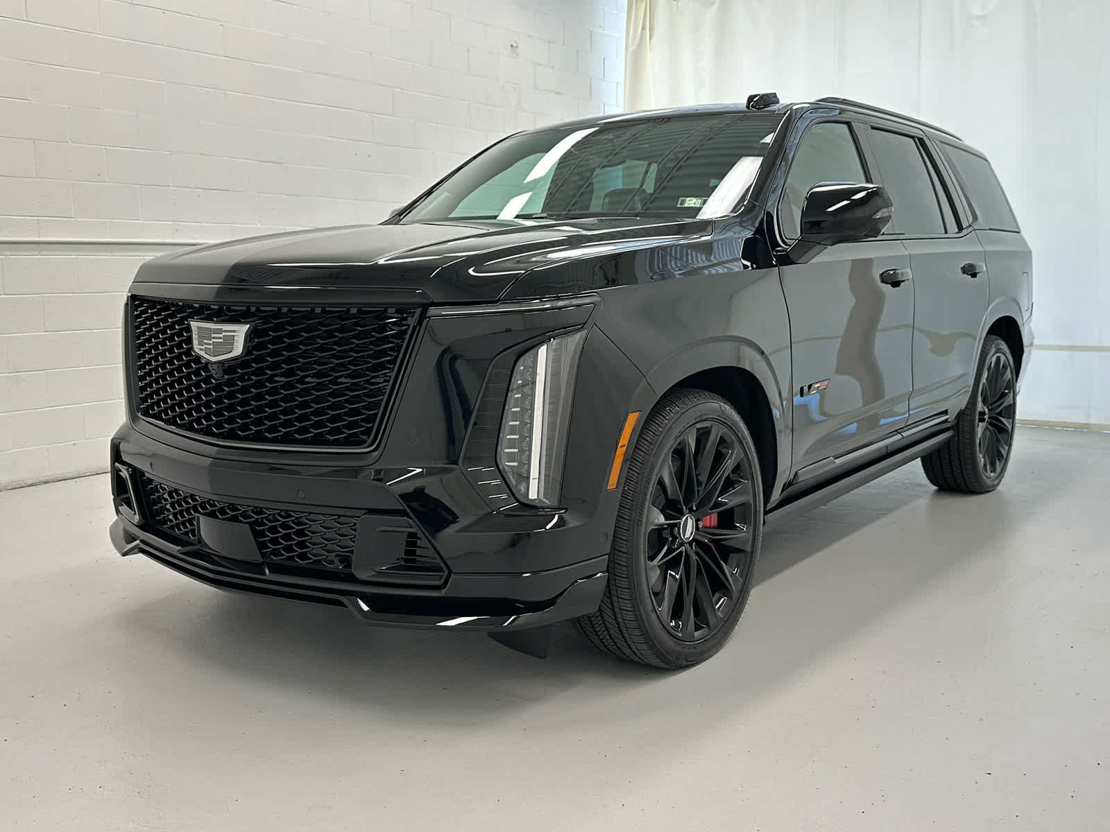 Used 2026 Cadillac Escalade V w/ LPO, ONYX Package AWD/4WD image 4