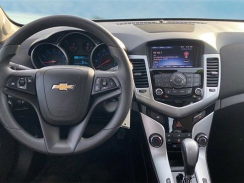 Used 2016 Chevrolet Cruze LT image 9