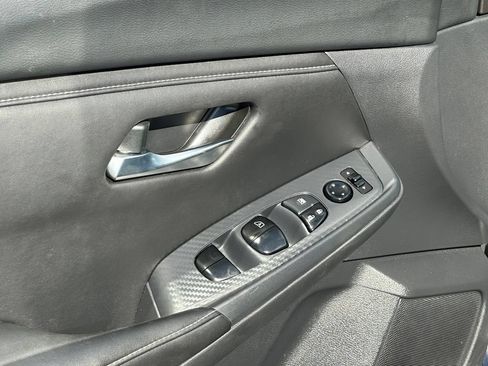 Used 2025 Nissan Sentra SV FWD image 13