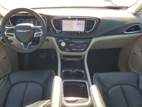 Used 2022 Chrysler Pacifica Limited image 6