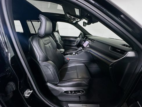 Used 2022 Jeep Grand Cherokee Overland w/ Luxury Tech Group IV image 34