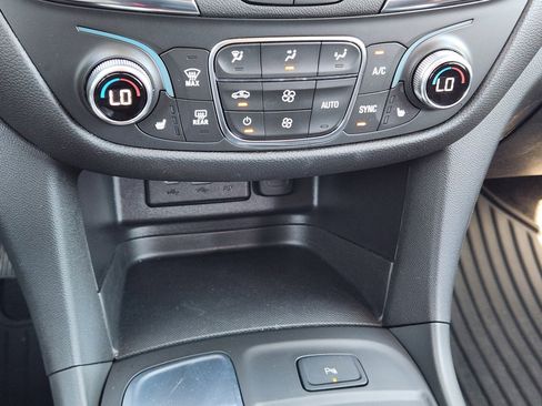 Used 2023 Chevrolet Equinox LT FWD image 14