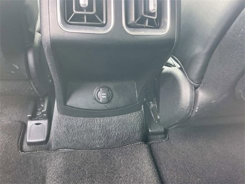 Used 2024 Kia Sorento S image 17