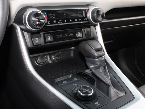 Used 2020 Toyota RAV4 XLE w/ Convenience Package AWD/4WD image 15
