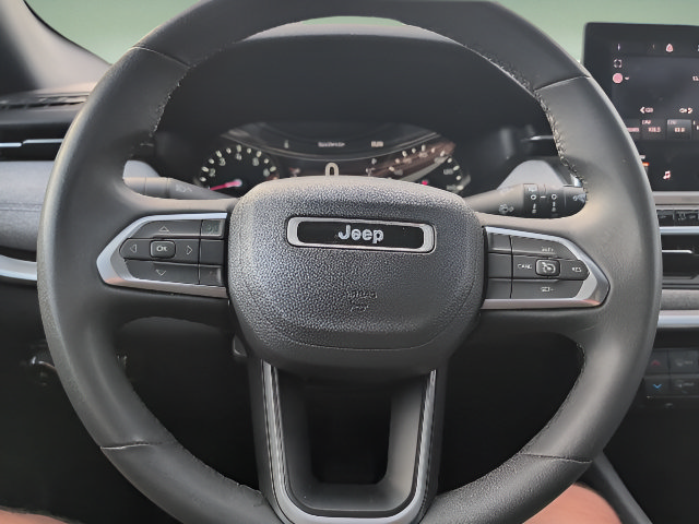 Used 2024 Jeep Compass Latitude AWD/4WD image 12