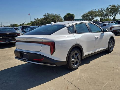 New 2025 Kia K4 LXS image 8