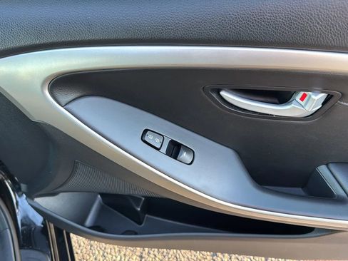 Used 2014 Hyundai Elantra GT w/ Option Group 02 image 19