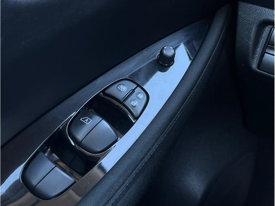 Used 2018 Nissan Leaf SV w/ SV Technology Package FWD image 17