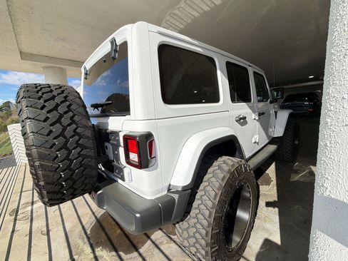 Used 2020 Jeep Wrangler Unlimited Sahara image 6